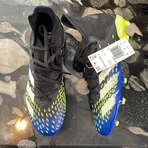 Adidas Predator Freak .3 F Soccer Cleats Youth size 6